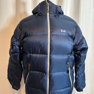 RAB MEN'S NEUTRINO ENDURANCE DOWN BLUE JACKET - SIZE MEDIUM